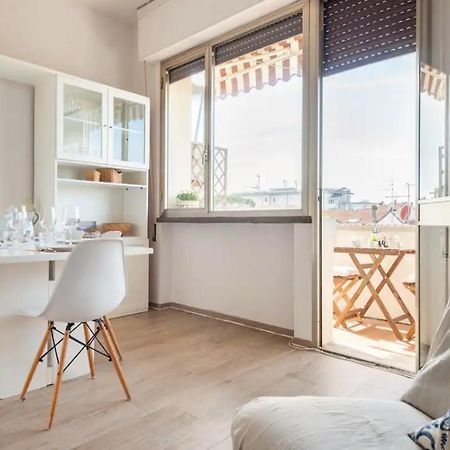 Seaside Apt Private Parking And Near The Beach Viareggio Bagian luar foto
