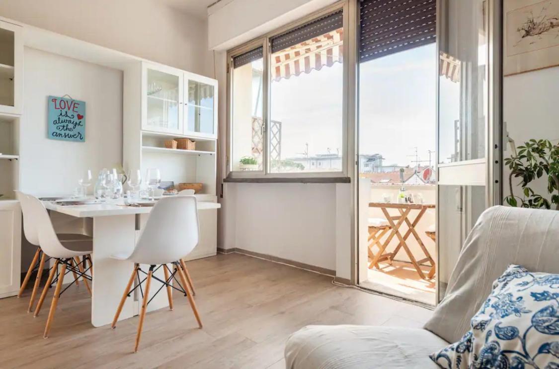 Seaside Apt Private Parking And Near The Beach Viareggio Bagian luar foto